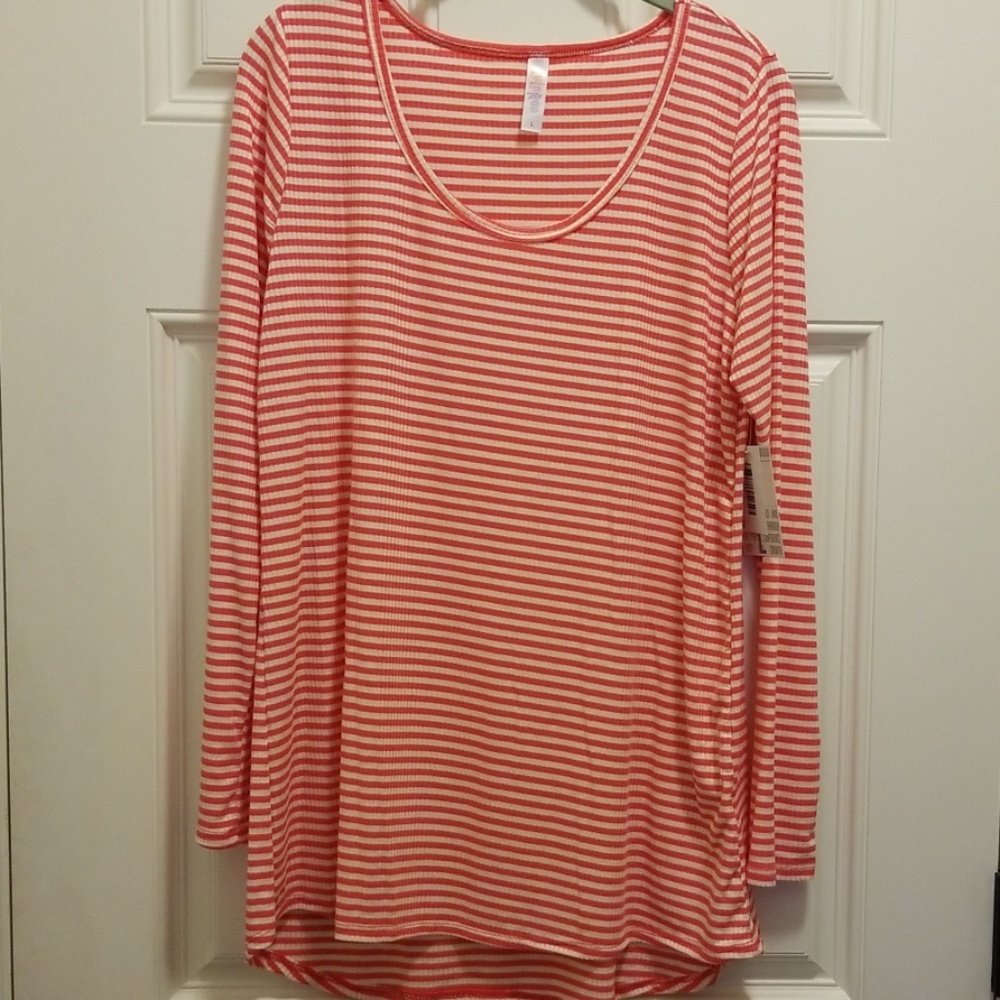 LuLaRoe Lynnae Top size Large NWT